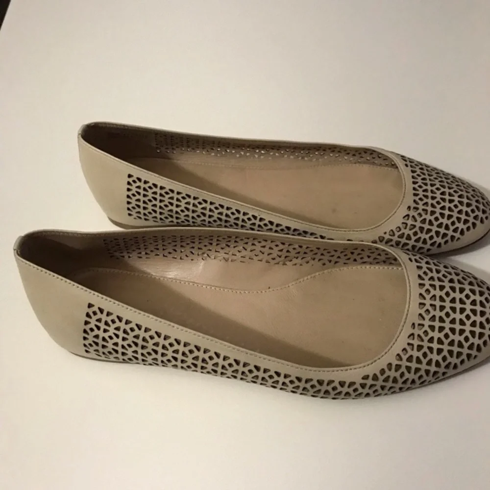 J.Crew Sz 6 nora 100% leather ivory cream pointelle crochet ballet flats slip on - Picture 3 of 6